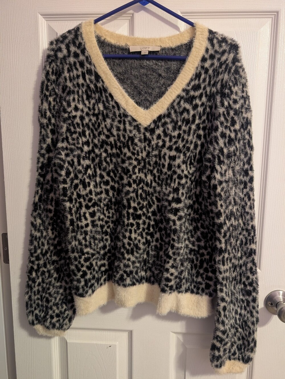 Women's Pullover Leopard/Cheetah Print Sweater Loft L, Fuzzy/Soft